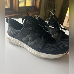 Ladies black New Balance tennis shoes